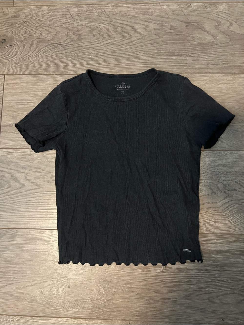 Hollister Black Ribbed Lettuce-Edge Short Sleeve Tee